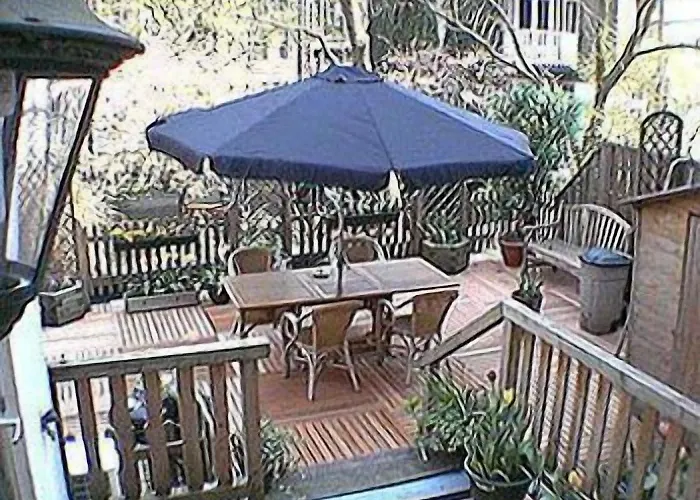 Uptown Хостел *