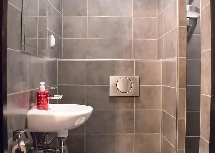 Uptown Хостел *