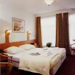 Uptown Hostel