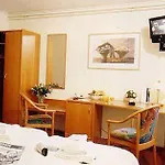 Uptown Hostel