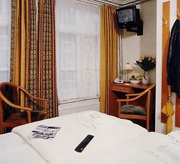 Uptown Hostel *
